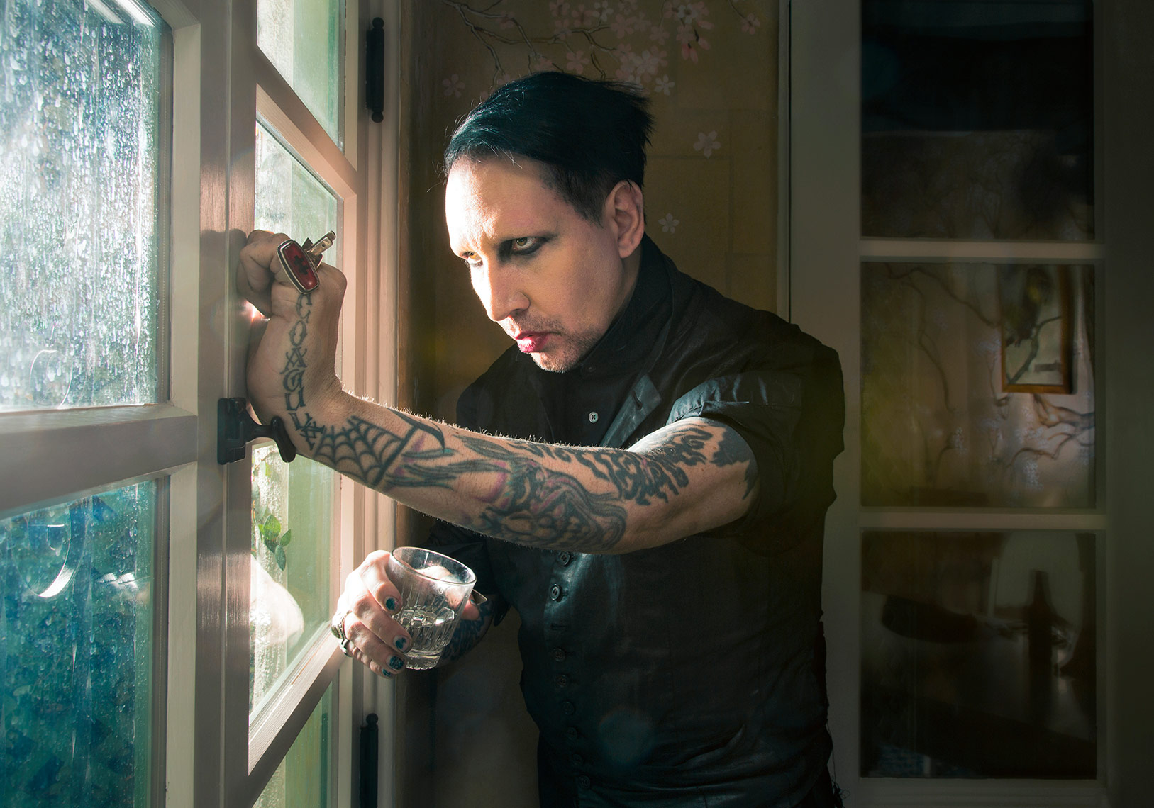 Marilyn_Manson_window_WEB